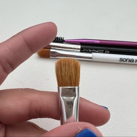 Set of 4 eye brushes-MAC 234, MAC 252SE, Sonia Kashuk 110,RT angled brow/spoolie - Picture 7 of 13